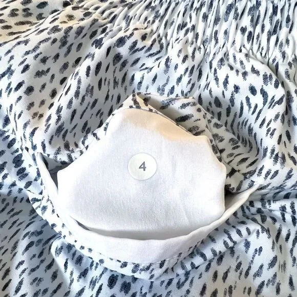 Lululemon Women’s Spring Break Away Short In Dottie Dash White Black Size 4 GUC - Picture 6 of 7